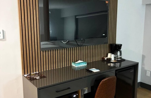 100 Mile House Hotel | Nights Inn