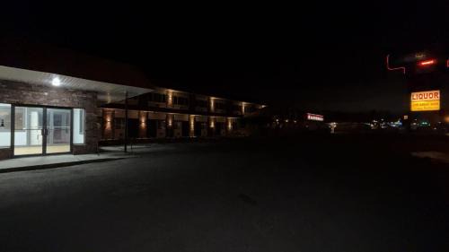 100 Mile House Hotel | Nights Inn