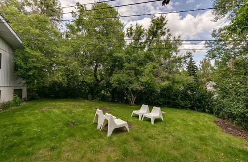 Northwest Calgary House | No. 1 Rosetree Suites - 3 Beds - Perfect Family Location in Calgary