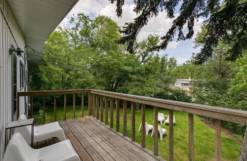 Northwest Calgary House | No. 1 Rosetree Suites - 3 Beds - Perfect Family Location in Calgary