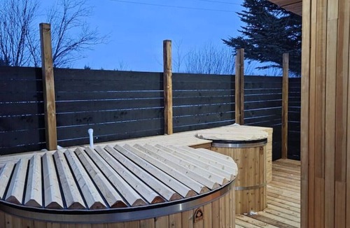 Saint Louis de Kent Cabin | Nordic Spa Retreat Chalet, king bed, luxury bath