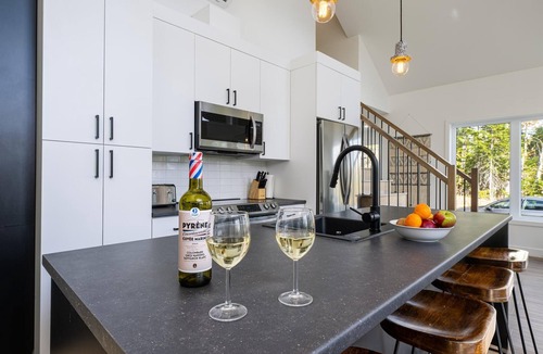 Les Eboulements Ski Chalet | Nordik 126: Private Hot Tub, Covered Terrace & BBQ