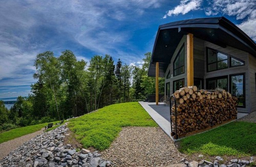 Les Eboulements Ski Chalet | Nordik Emma 157: Hot Tub, Views & Covered Terrace