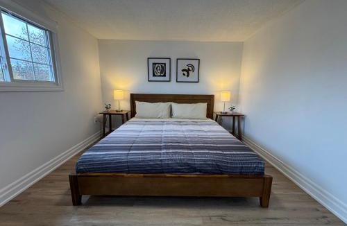 Barrie House | North Barrie !C Cozy and Spacious Private Bedroom with Shared Bathroom