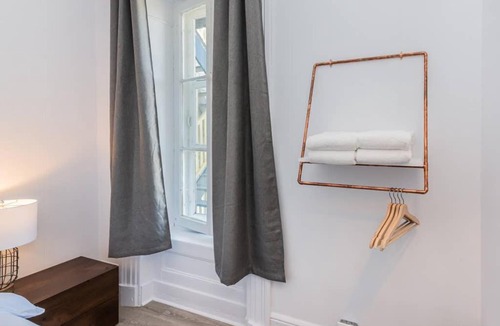 Lower Town Apartment | North House - Manoir des Remparts- Renovated 3 Bedroom Oasis