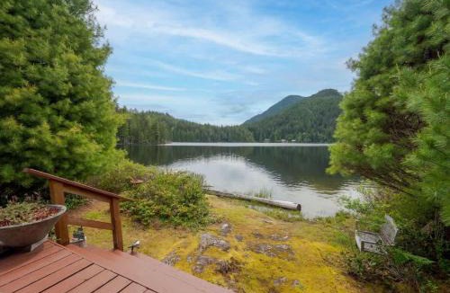 Egmont House | North Lake Waterfront Home by EMR Vacation Rentals