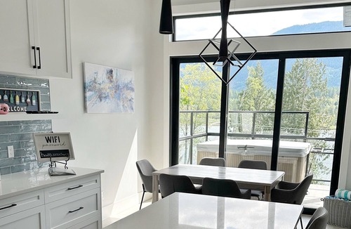 Youbou House | North Shore Haven & North Shore Nest