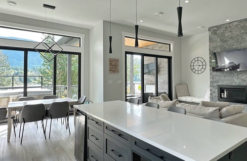 Youbou House | North Shore Haven & North Shore Nest