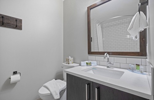 Canmore Hotel | Northwinds | King Room