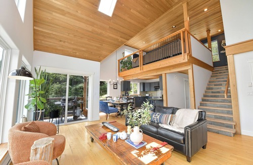 Otter Point House | Nowhere Sooke Escape - A West Coast Dream Retreat