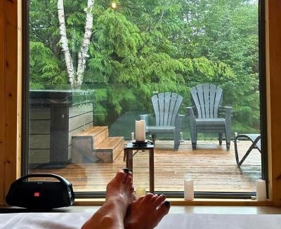 Morin Heights Ski Chalet | o sommet bleu 1chambre & spa sauna hammam