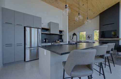Saint-Joseph-de-la-Rive Ski Chalet | O Vitre Spa - Relax with St-Lawrence Views