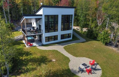 Saint-Joseph-de-la-Rive Ski Chalet | O Vitre Spa - Relax with St-Lawrence Views