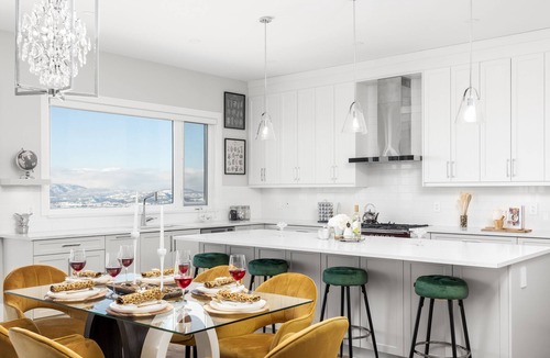 Toovey Heights House | Oasis view, Theatre, Firepit/BBQ , Family Friendly