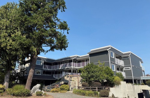 Regional District of Nanaimo Condo | Ocean Front Nature Resort !