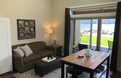 Port Renfrew Apartment | Ocean Front Vacation Suite - The Whale's Tale