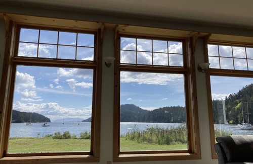 Pender Island House | Ocean Front with level walkout beach