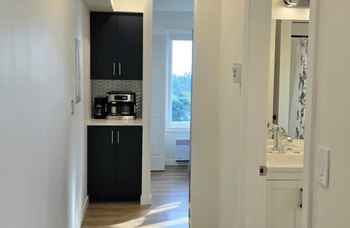 Colwood House | Ocean & Mountain Views | Private Suite