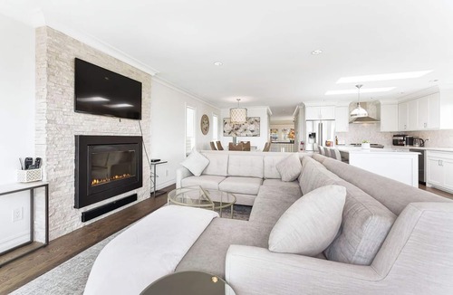 White Rock House | Ocean Oasis