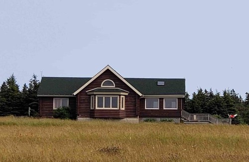 Weymouth House | Ocean View and Sunset, Log House
