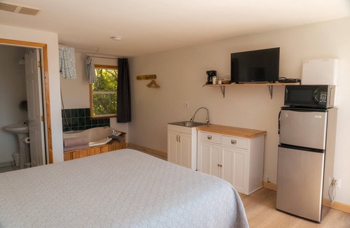 Ucluelet Hotel | Ocean View Jacuzzi Suite | #11