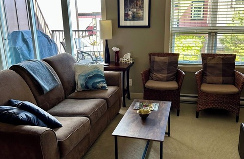 Sooke House | Ocean View Townhome - Sooke Harbour Marina