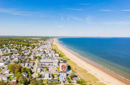 Ocean Park House | Oceanfront Home Beach Access Deck & Ping Pong