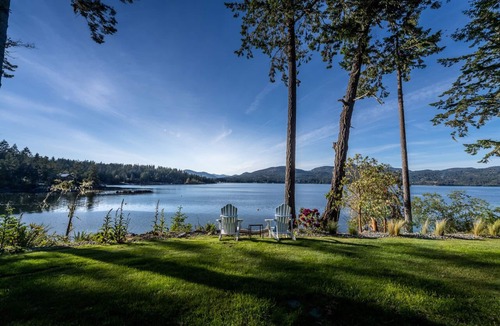 Juan de Fuca Electoral Area House | OCEANFRONT Luxurious Private Retreat on Stunning Sooke Basin!
