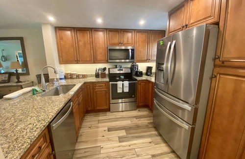 Crescent Beach Condo | Oceanview 2 Bedroom Flat Summerhouse 216