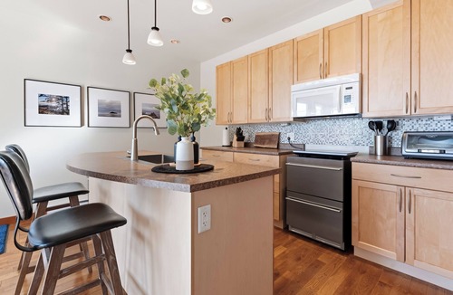 Ucluelet Apartment | Oceanview Suite by Lighthouse! The Bell & Whistle