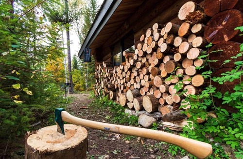 Blaeberry Cabin | Off-Grid WoodLog Cabin