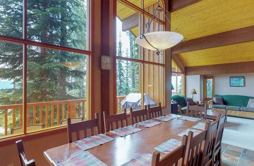 Snow Pine Estates House | Okanagan - Crystal View
