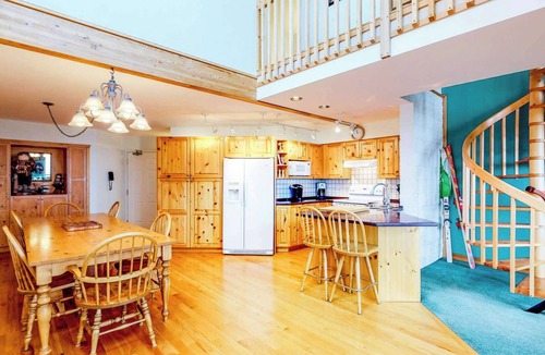 Snow Pine Estates House | Okanagan - DuHaus Green