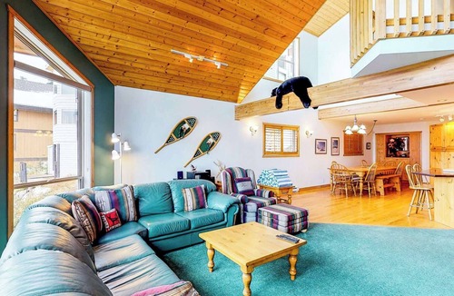 Snow Pine Estates House | Okanagan - DuHaus Green