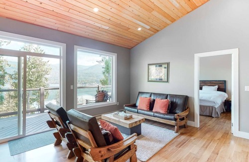 Christina Lake House | Okanagan - IKES Retreat