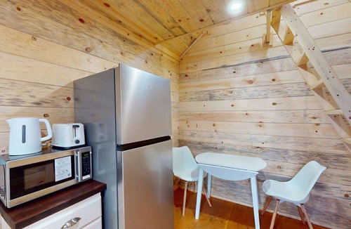 Christina Lake Apartment | Okanagan - Lazy Dayz - Ryder Cabin