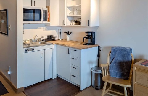 Big White Ski Resort Condo | Okanagan - Moguls 813