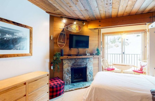 Big White Ski Resort Condo | Okanagan - Moguls 813