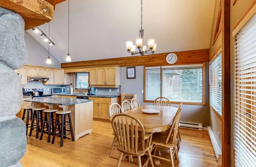 Snow Pine Estates House | Okanagan - Powder Paradise