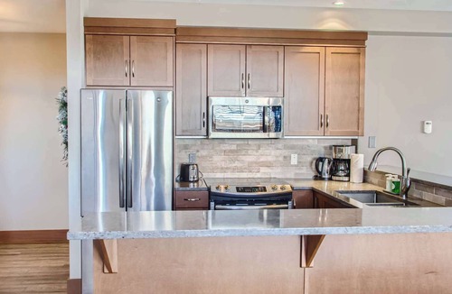 Big White Ski Resort Condo | Okanagan - Stonegate Resort B208