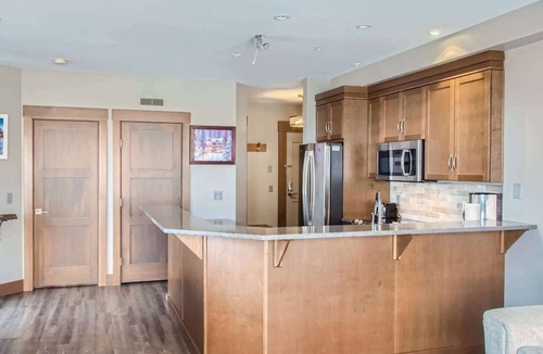 Big White Ski Resort Condo | Okanagan - Stonegate Resort B208
