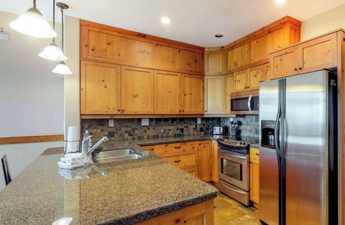 Big White Ski Resort Condo | Okanagan - Towering Pines 2