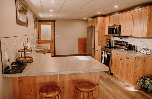 Cardston County House | Old Chief Bunkhouse - ranch with views of Chief Mountain