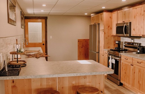 Cardston County House | Old Chief Bunkhouse - ranch with views of Chief Mountain