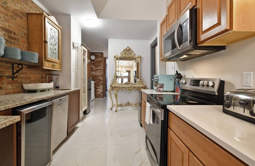 Ville-Marie House | Old Montréal Upscale Mansion 8 Full Insuite Bdr