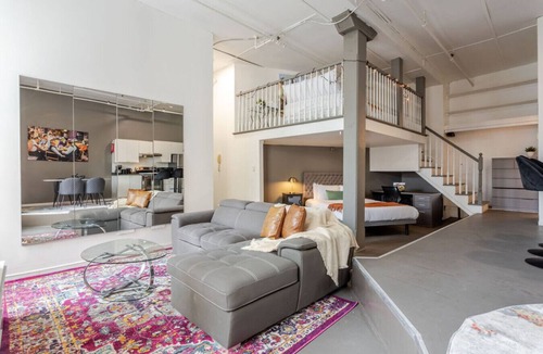 Cite Multimedia Apartment | Old Montreal Loft | Modern & Trendy ‘Sweet Escape’