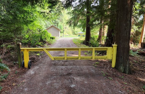 Roberts Creek House | Old timely private property 3 bedrooms with huge private lot