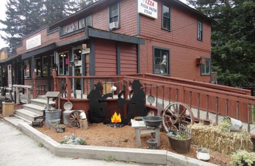 North Bend Hotel | Old Towne Inne Chuckwagon Bar & Grill
