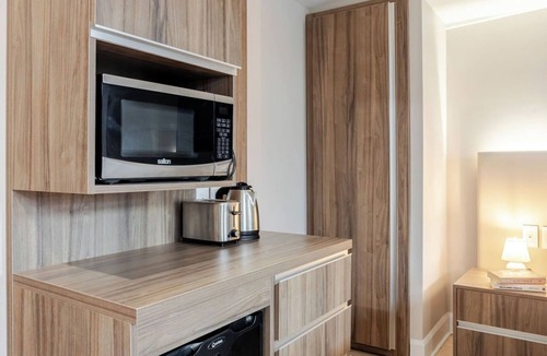 Gay Village Hotel | Olympia Hotel By Lodgo