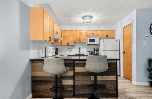 Panorama Apartment | On the Horizon | Slope-Side | Pets | Ground-Level